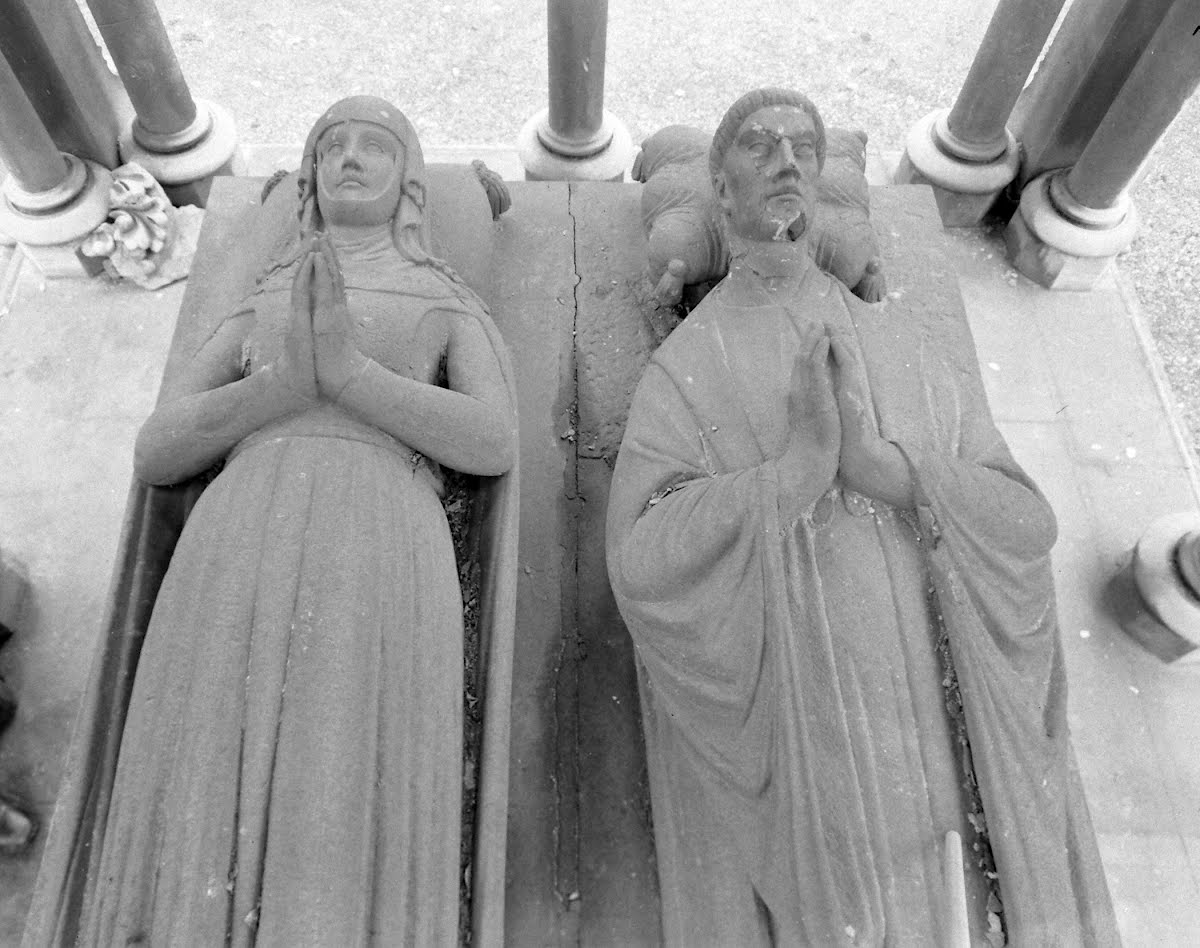 拉雪兹神父公墓中的阿贝拉和爱洛漪丝墓