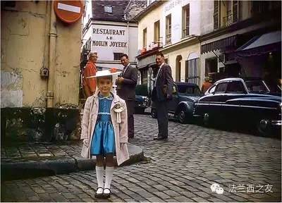 1958年蒙马特高地上的小女孩