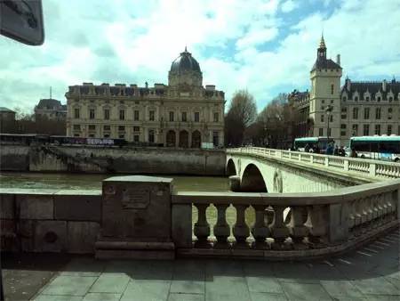 巴黎圣母院远景