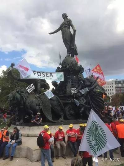 2015年7月：农民杀入超市捣毁可疑肉制品