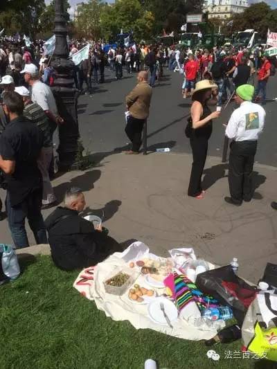 2014年：把牲口牵上街头