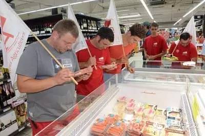 另一城市警察总局门口