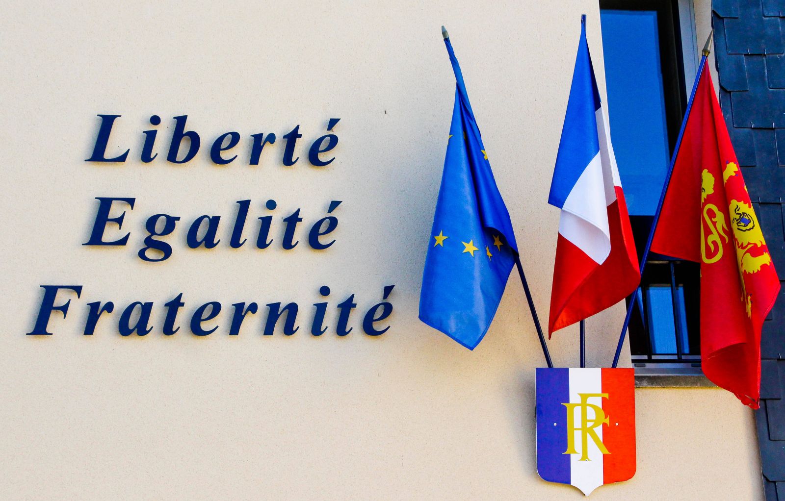 法国的国家格言——“自由、平等、博爱”