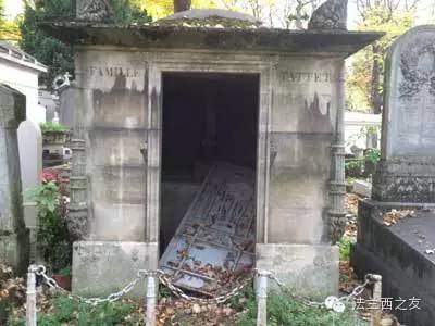 拉雪兹神父公墓——破败的大门