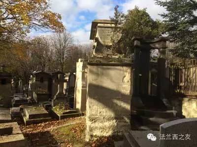 拉雪兹神父公墓——半开的石棺