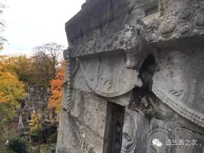 德米多夫伯爵夫人墓穴内的石棺