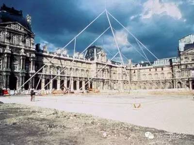 玻璃金字塔细节