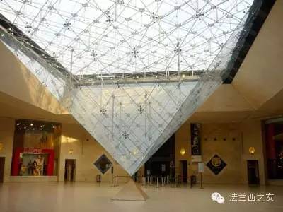 卢浮宫倒置金字塔