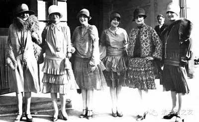 迪奥一九四七年礼服设计