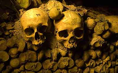 揭秘巴黎地下墓穴：白骨堆砌的尊严