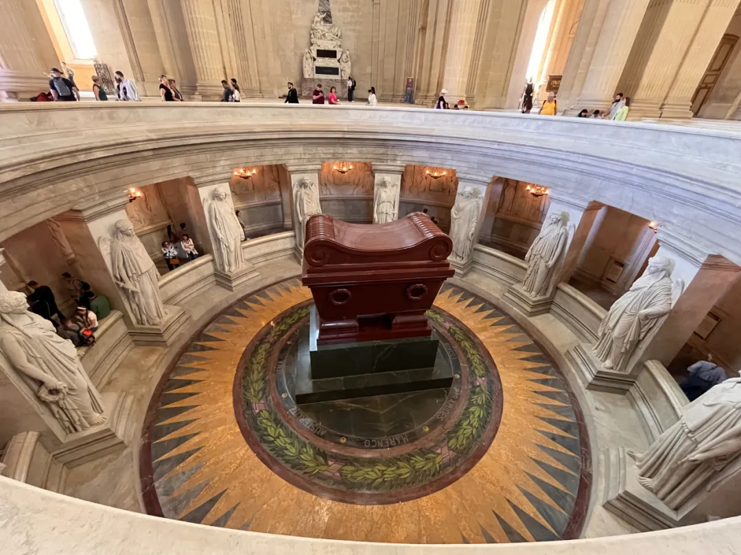 清军大炮与中文军旗