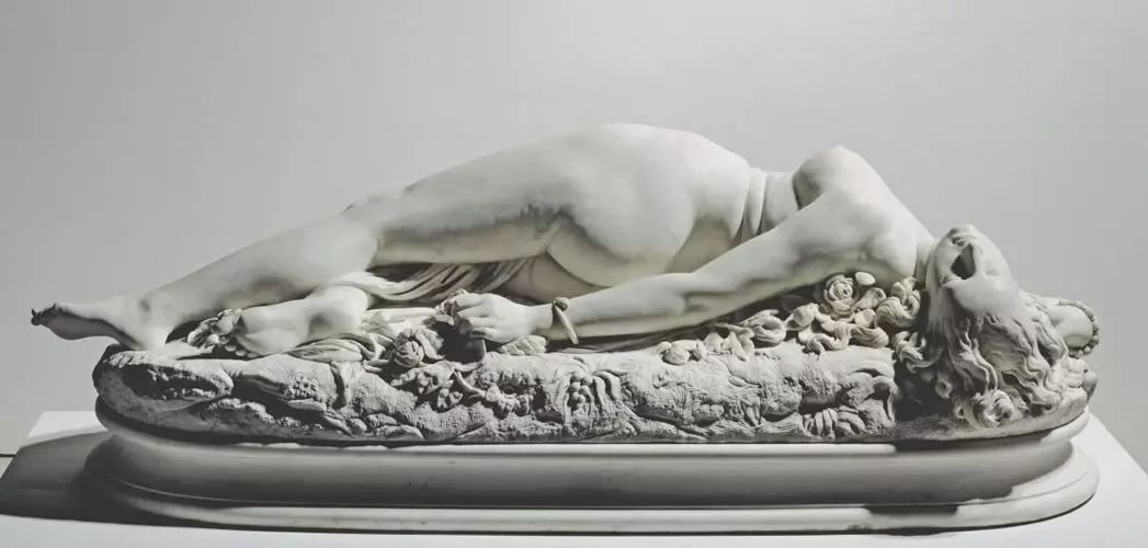 被蛇咬伤的女人——假痛苦还是真高潮？