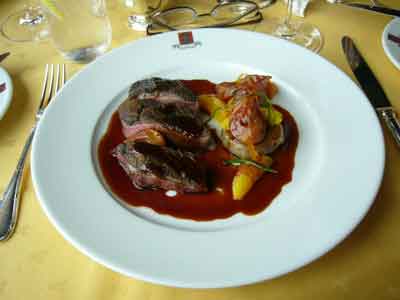 巴黎银塔餐厅场景