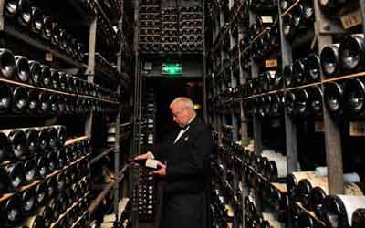 巴黎银塔餐厅场景