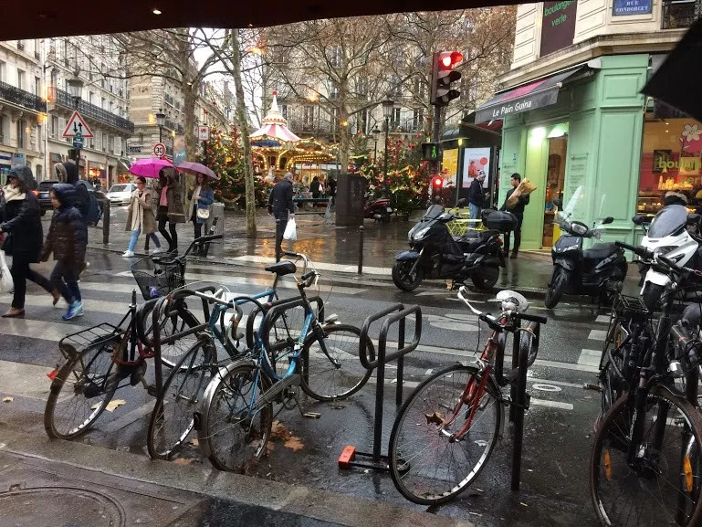 人间烟火的巴黎街道