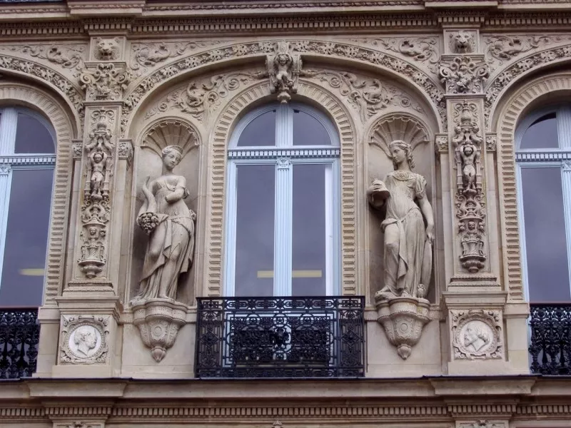 古典建筑女神雕像阳台