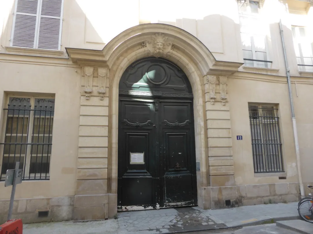 侯爵夫人杀人案·古典大门