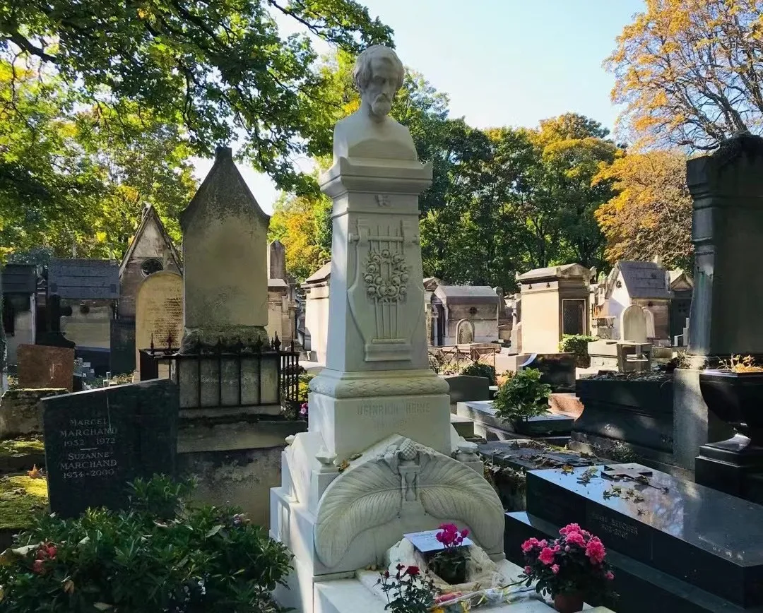 蒙马特公墓秋日·名人长眠的静谧街区