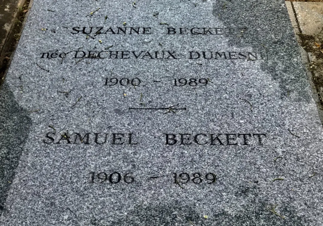 贝克特墓·Samuel Beckett与妻子共眠的素净花岗岩